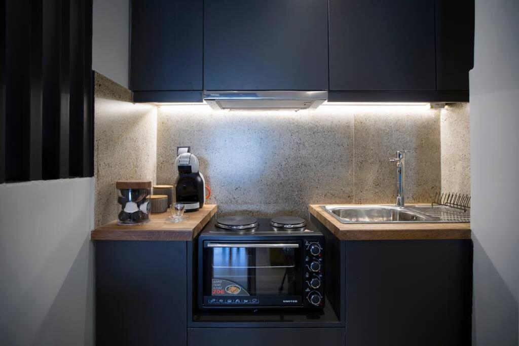 City Center Modern Renovated Apartment أثينا المظهر الخارجي الصورة